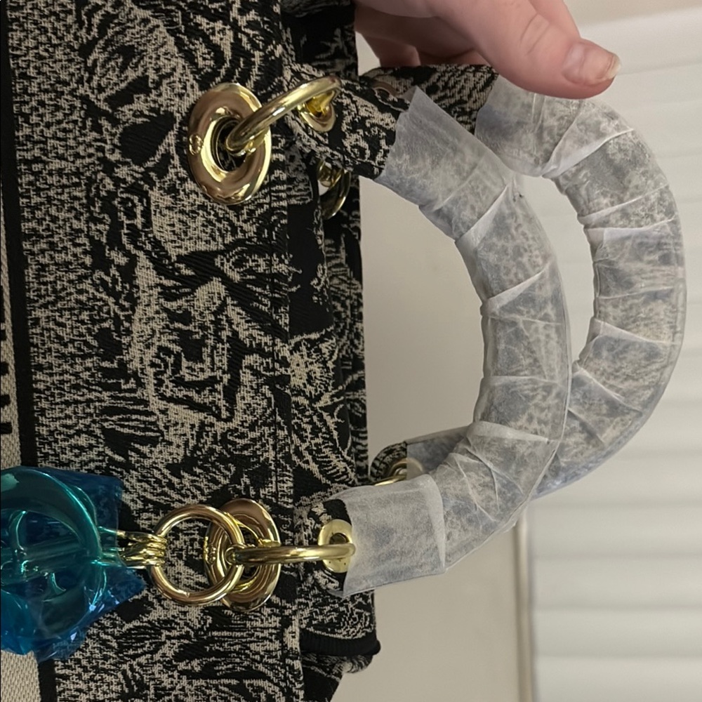 Dior Black and Cream Women's Bag - Picture 2 of 4